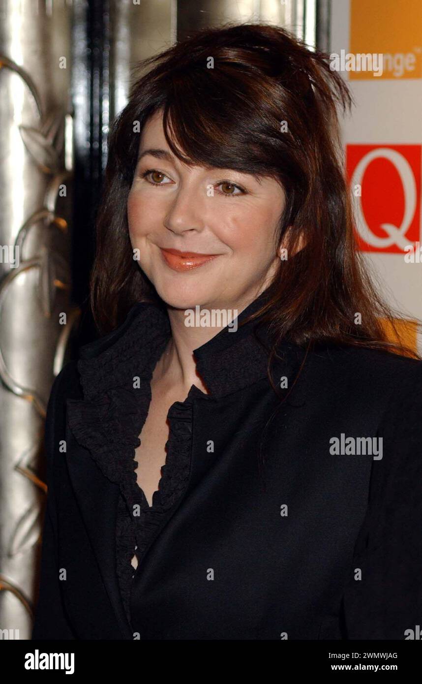 Foto del file datata 29/10/2001, di Kate Bush che incoronerà e celebrerà l'arte del vinile come ambasciatrice ufficiale di quest'anno del record Store Day UK. Il record Store Day è stato lanciato nel Regno Unito nel 2008 e quest'anno vedrà più di 270 negozi di dischi indipendenti celebrare la loro cultura vendendo dischi speciali in vinile e ospitando esibizioni di artisti in tutto il paese. Data di pubblicazione: Mercoledì 28 febbraio 2024. Foto Stock
