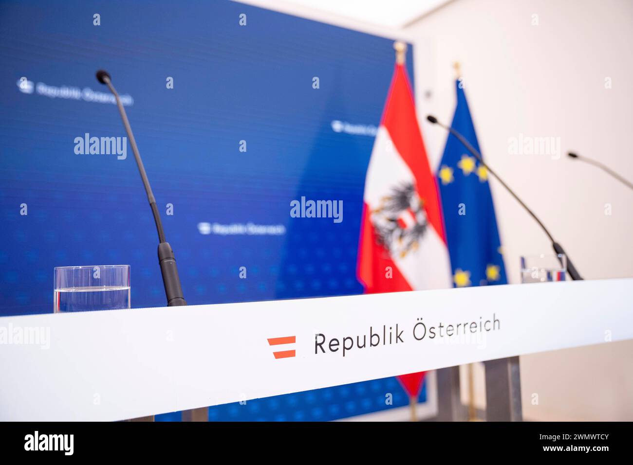 Vienna, Österreich. 28. Febbraio 2024. Pressefoyer nach Ministerrat der Österreichischen Bundesregierung im Parlament. *** Vienna, Austria 28 febbraio 2024 Foyer stampa dopo il Consiglio dei ministri del governo federale austriaco in Parlamento Foto Stock