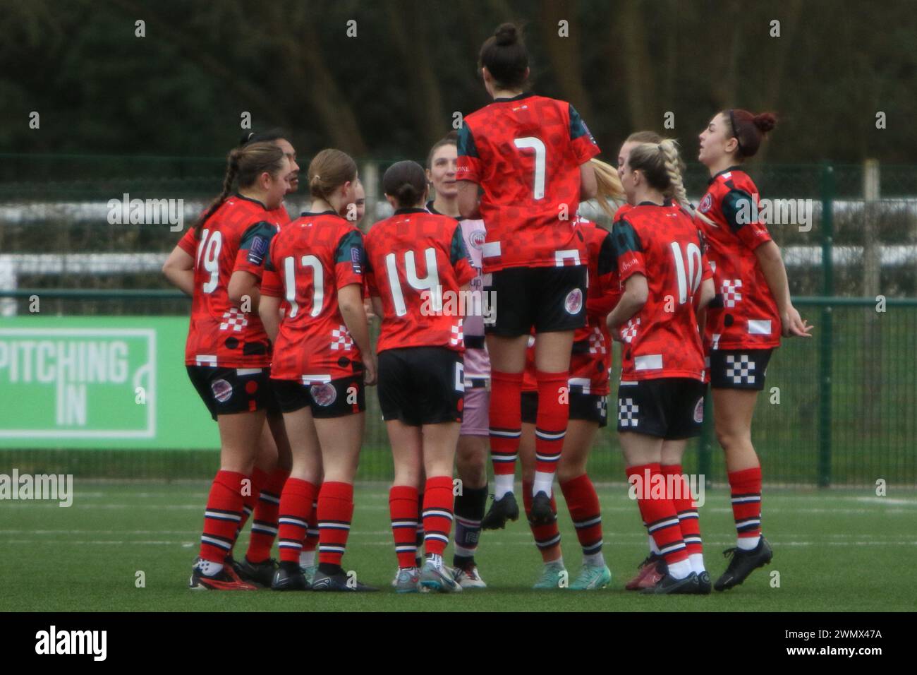 Southampton team huddle Southampton Women FC vs Bridgwater United Women FC FAWNL 25 febbraio 2024 all'Ascot United FC Foto Stock