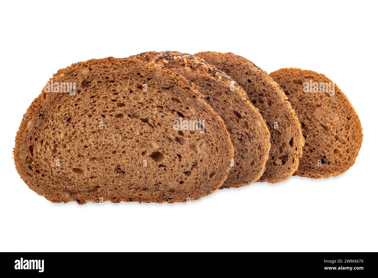 Fette di pane di segale con sesamo, lino, girasole e semi di papavero, isolate su bianco con pathpapavero tagliente Foto Stock