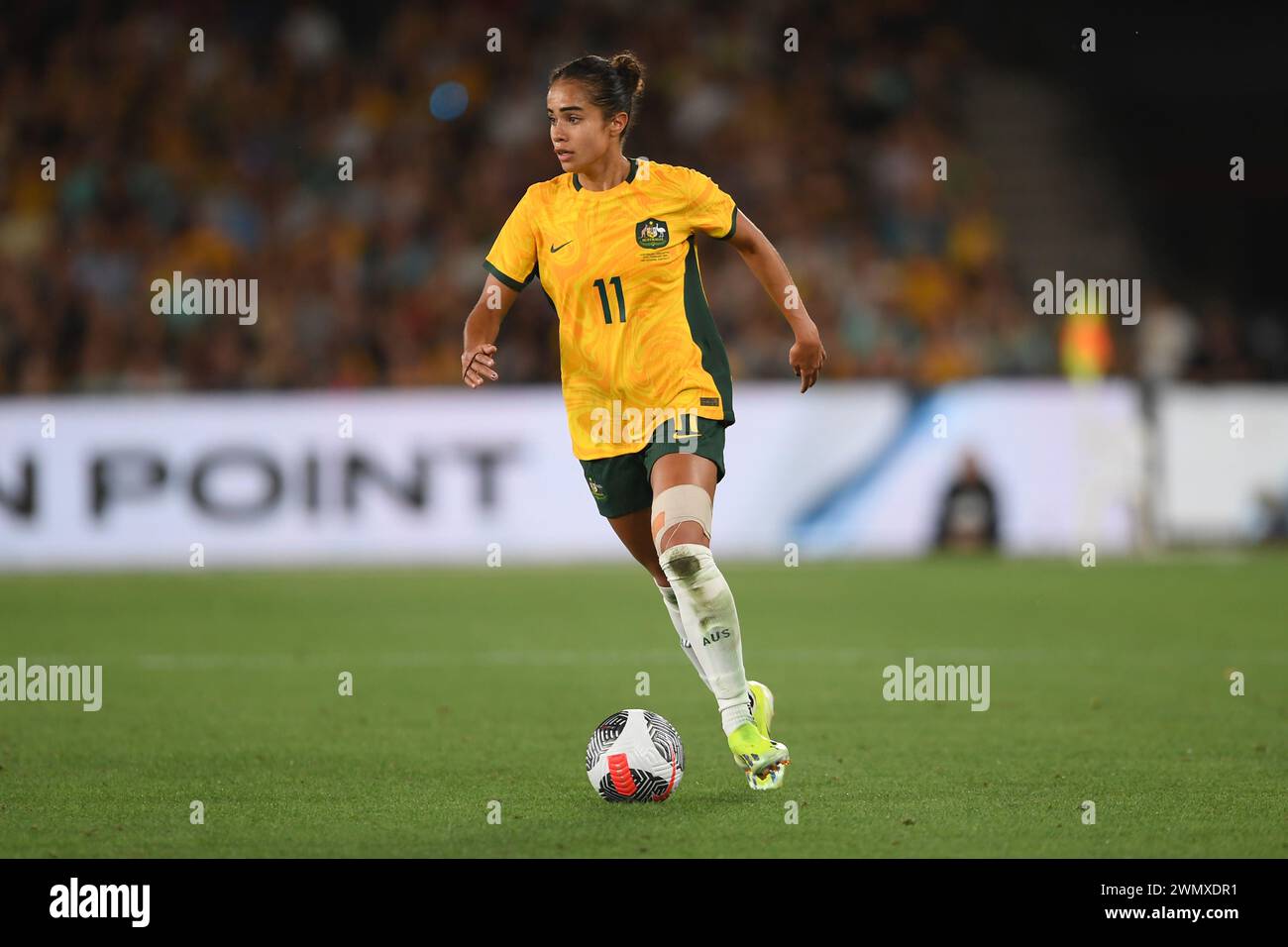 MELBOURNE, AUSTRALIA 28 febbraio 2024. L'ala australiana Mary Fowler, che gioca anche per il Manchester City in azione durante il torneo di qualificazione olimpica femminile AFC 2024 R3 Australia contro Uzbekistan al Marvel Stadium di Melbourne. Crediti: Karl Phillipson/Alamy Live News Foto Stock