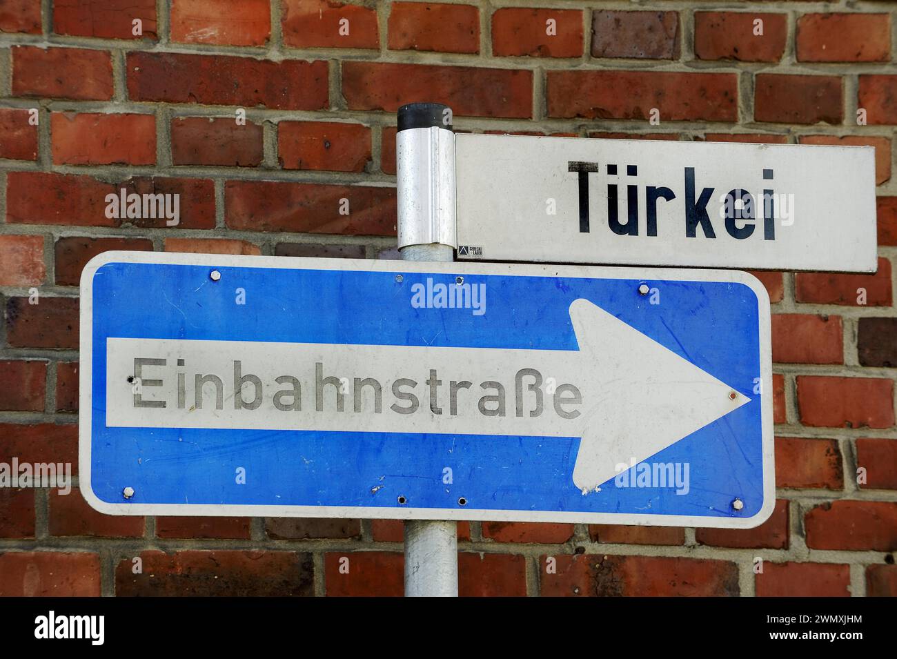 Segui le indicazioni stradali a senso unico e segui le indicazioni stradali Turkey, Steinfurt, Muensterland, Renania settentrionale-Vestfalia, Germania Foto Stock