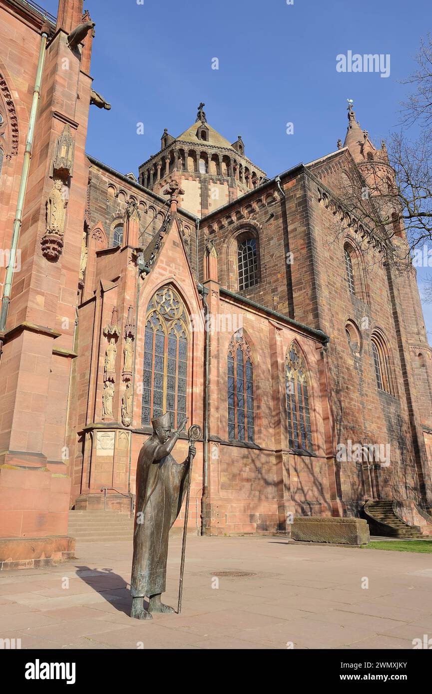 Statua del vescovo Burchard di Worms e della cattedrale di San Pietro o della cattedrale di Worms, Worms, Renania-Palatinato, Germania Foto Stock