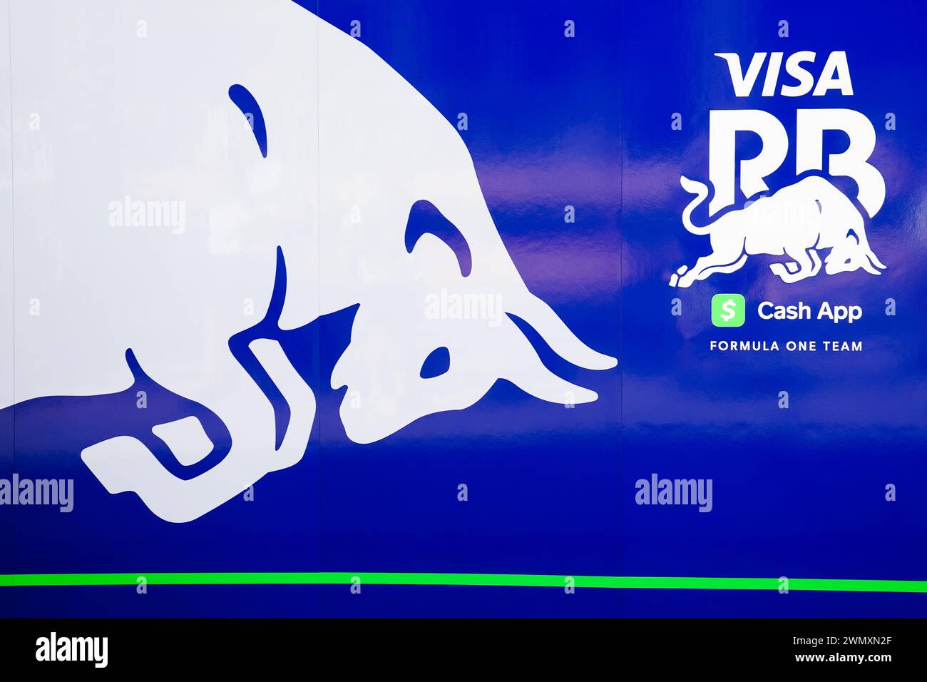 Visa Cash App RB Formula 1 Team logo presso il Bahrain International Circuit di Sakhir. Data foto: Mercoledì 28 febbraio 2024. Foto Stock