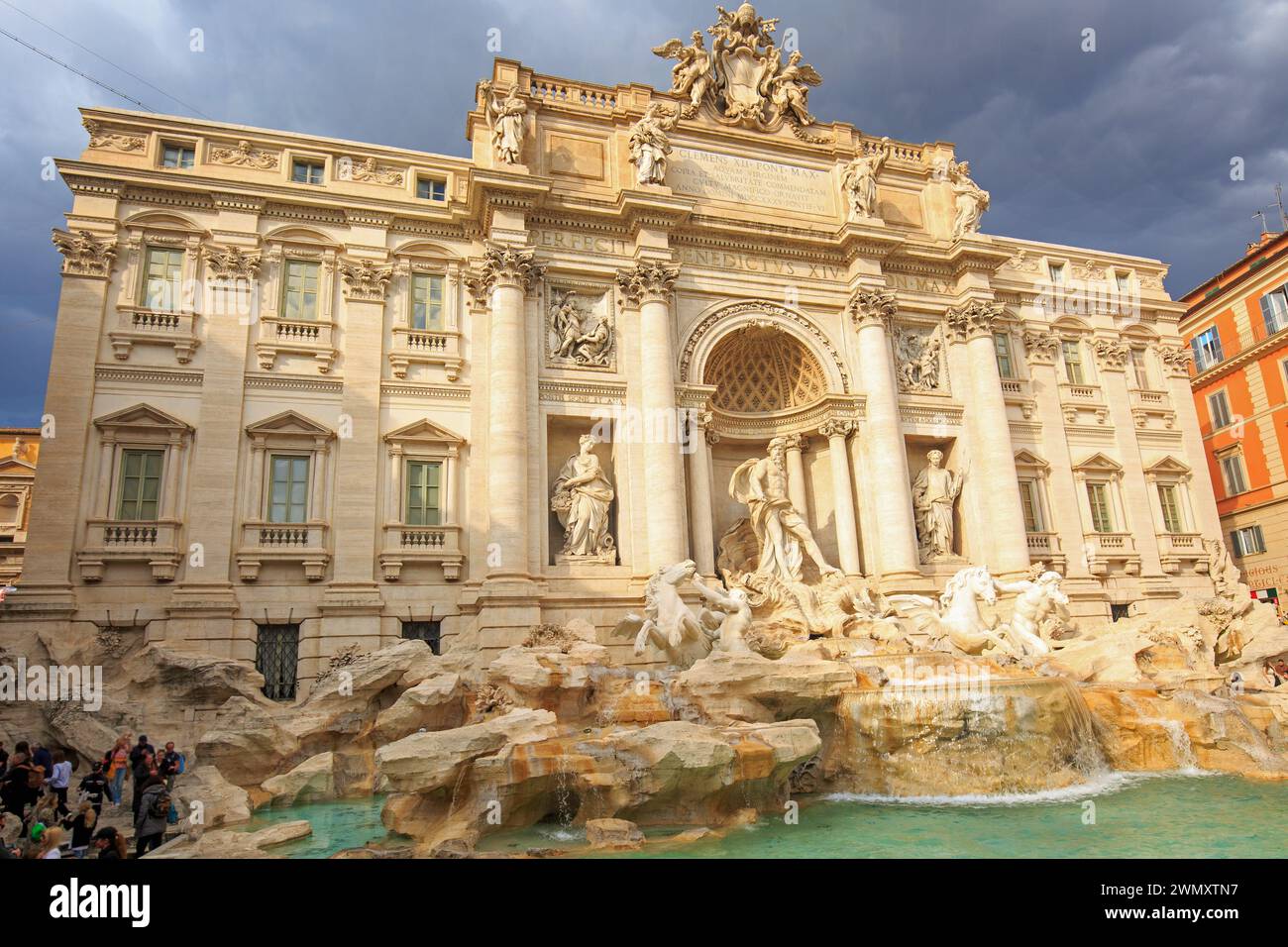 Fontana di Trevi, Roma, 22-02-24. Fontana ornata progettata dall'architetto italiano Nicola salvi e completata da Giuseppe Pannini nel 1762, si tratta di un Foto Stock