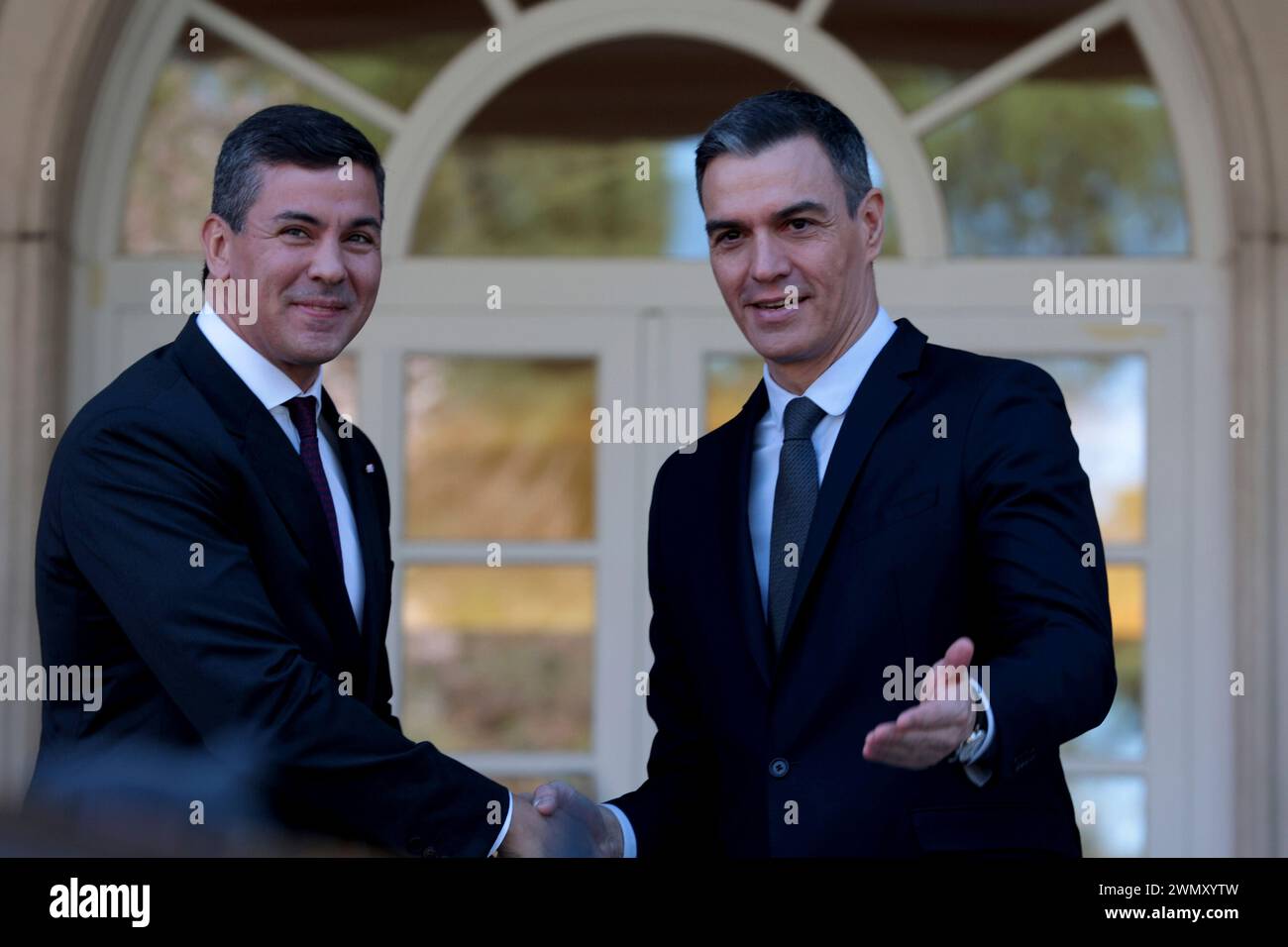 Madrid, spagnolo. 28 febbraio 2024. Madrid, Spagna; 02/28/2024.- Pedro Sánchez, presidente spagnolo, riceve Santiago Peña, presidente della Repubblica del Paraguay. Pedro Sanchez e la sua controparte paraguaiana in visita al Regno di Spagna chiacchierano al complesso Moncloa, sede del potere politico spagnolo crediti: Juan Carlos Rojas/dpa/Alamy Live News Foto Stock