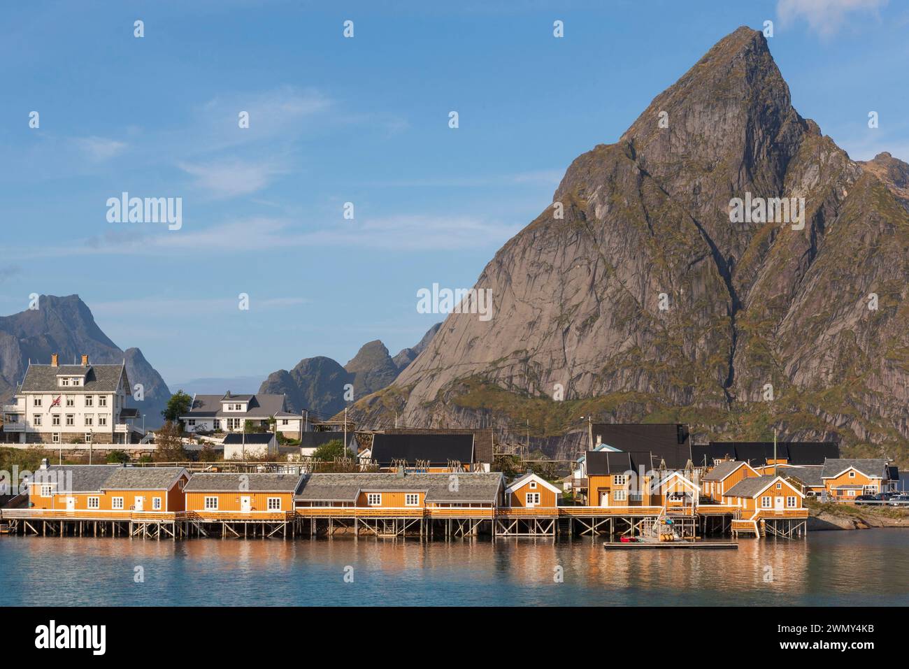 Norvegia, Contea di Nordland, Isole Lofoten, Sakrisoy, villaggio Foto Stock