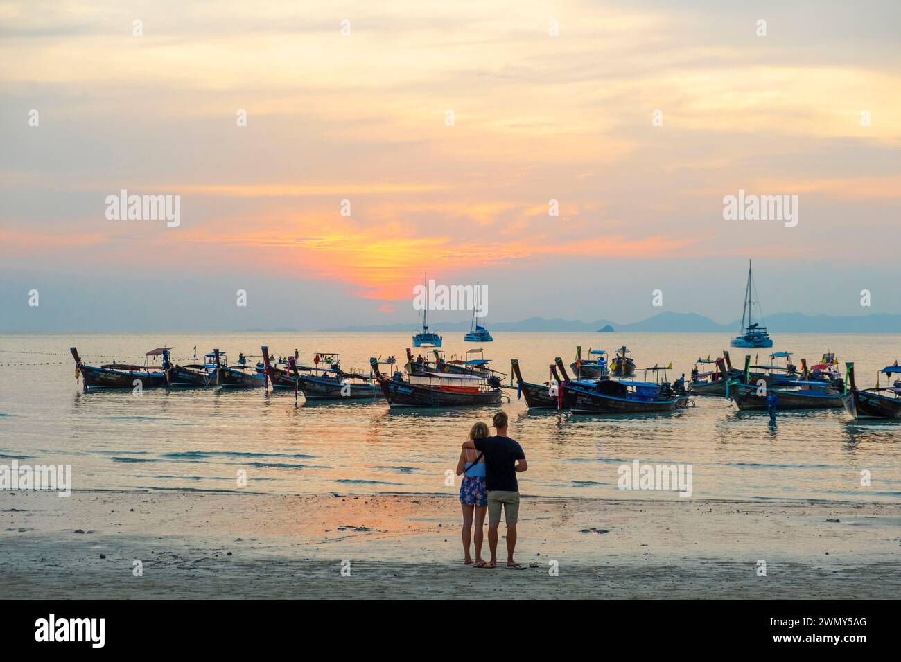 Thailandia, provincia di Krabi, West Railay, tramonto Foto Stock