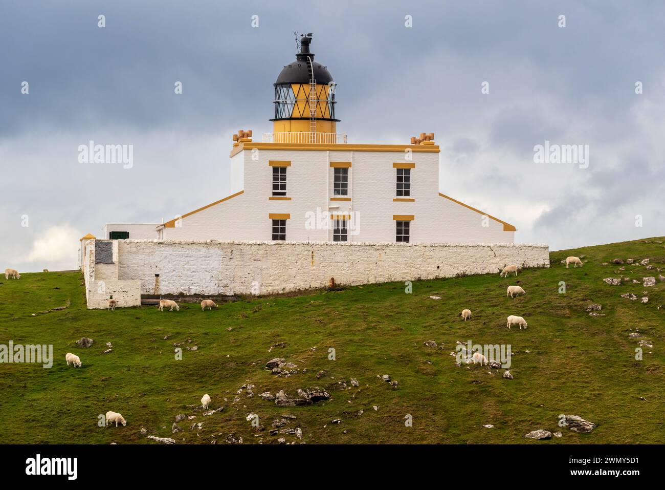 Regno Unito, Scozia, Highlands, North Coast 500 Road, faro di Stoer Foto Stock