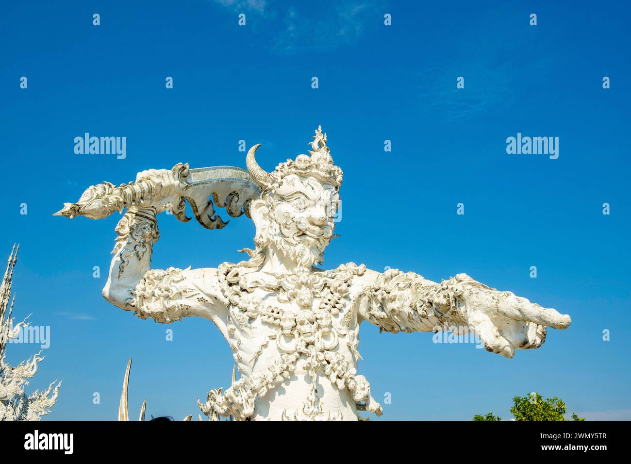 Thailandia, Chiang Rai, tempio Wat Rong Khum o tempio bianco Foto Stock