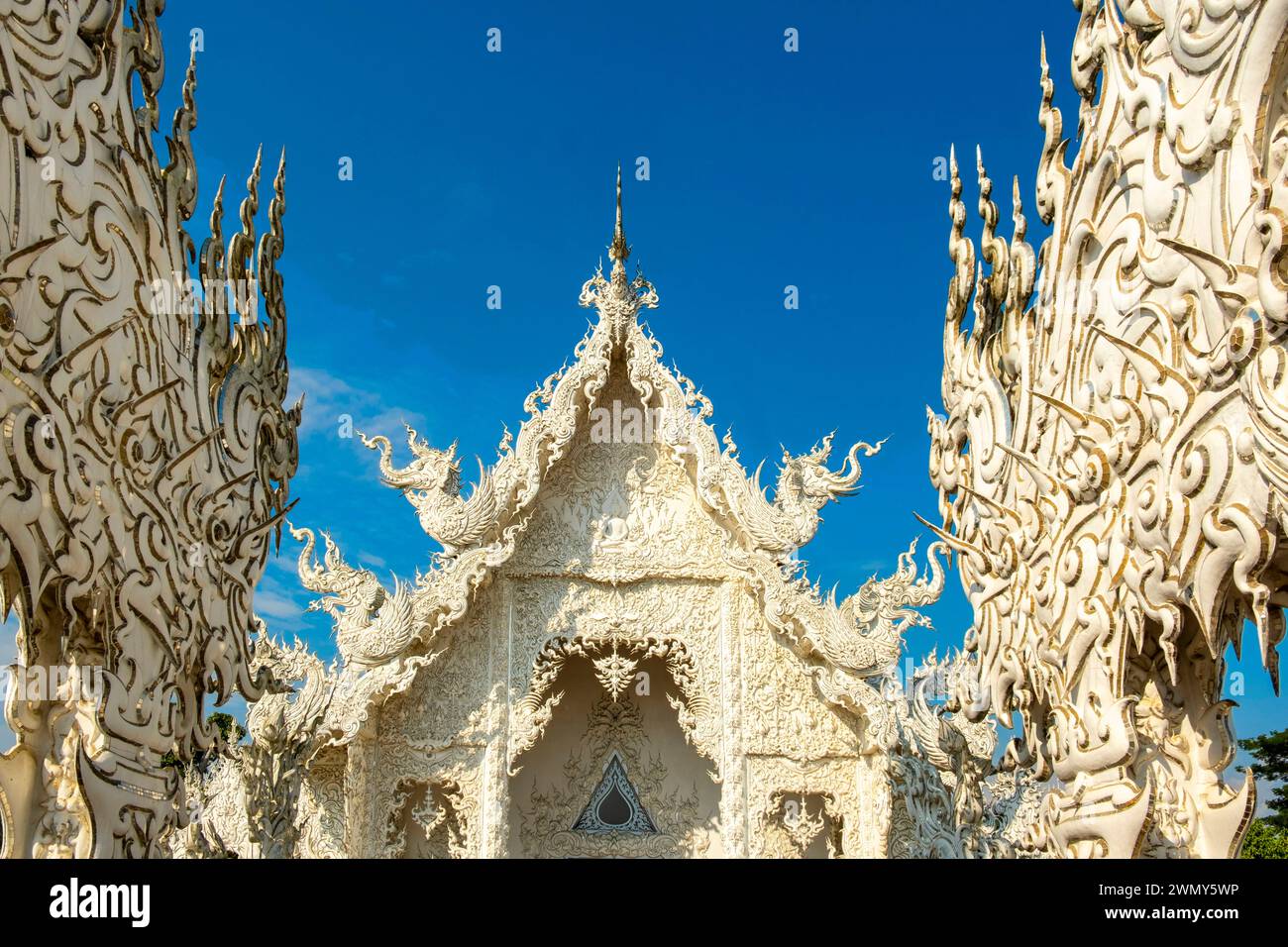 Thailandia, Chiang Rai, tempio Wat Rong Khum o tempio bianco Foto Stock