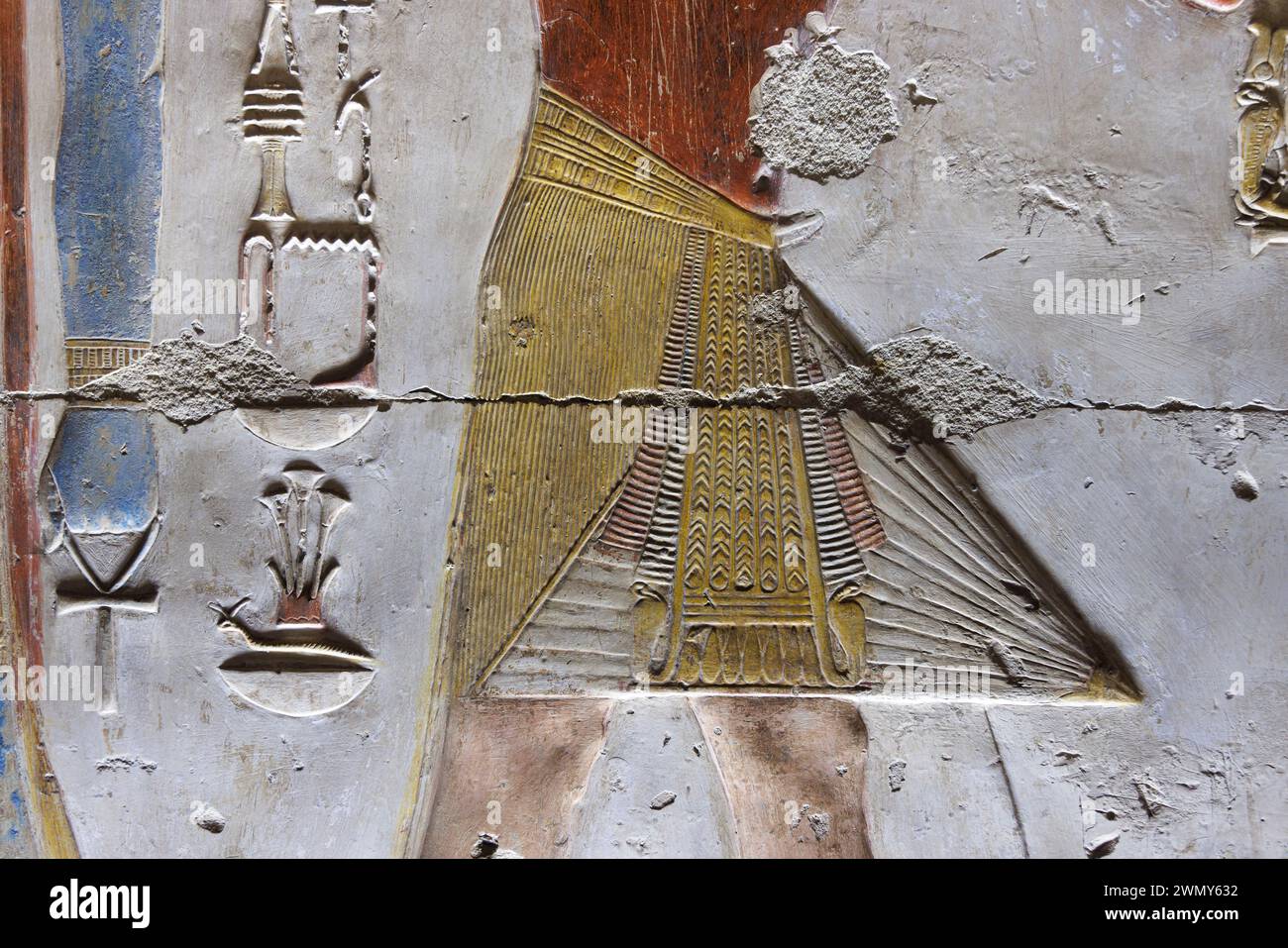 Egitto, Sohag, Abydos, Abydos, città di pellegrinaggio dei faraoni dichiarata Patrimonio dell'Umanità dall'UNESCO, tempio di Seti i, bassorilievo di un loincloth Foto Stock
