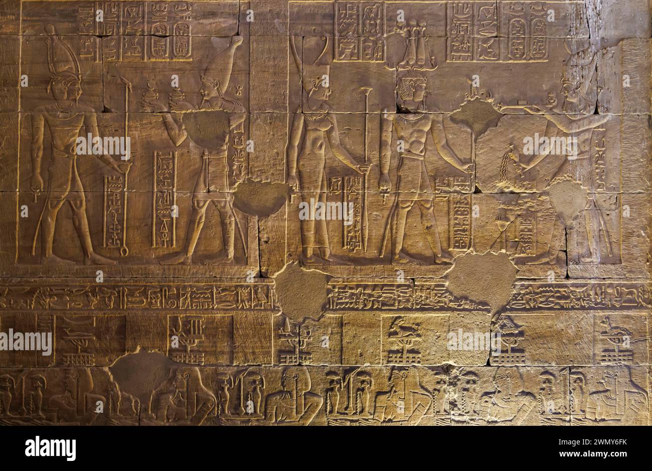 Egitto, Assuan, monumenti nubiani da Abu Simbel a file, patrimonio dell'umanità dell'UNESCO, tempio di Kalabsha, bassorilievo sul muro Foto Stock