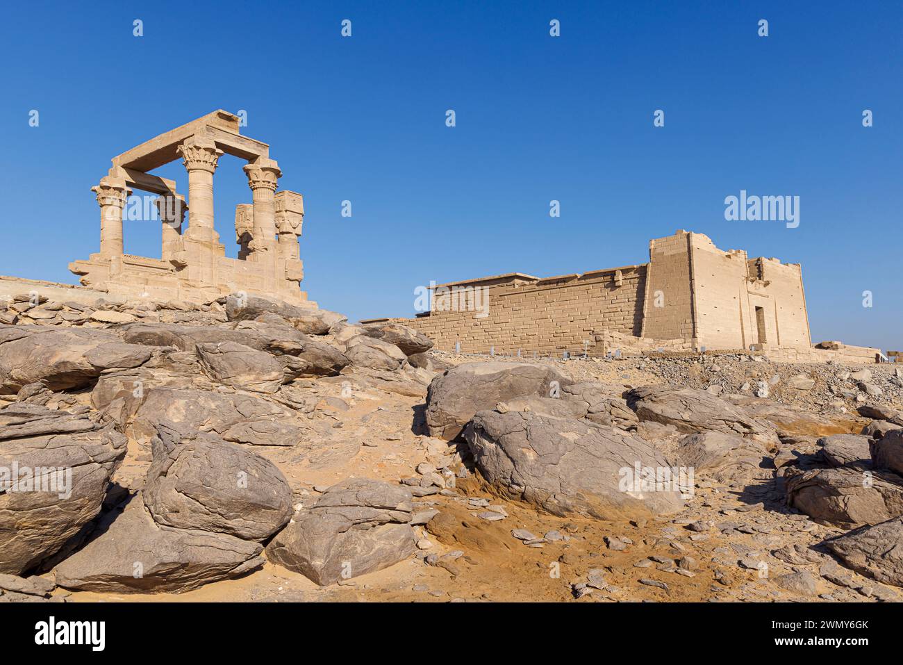 Egitto, Assuan, monumenti nubiani da Abu Simbel a file, patrimonio mondiale dell'UNESCO, chiosco Qertassi e tempio Kalabsha Foto Stock