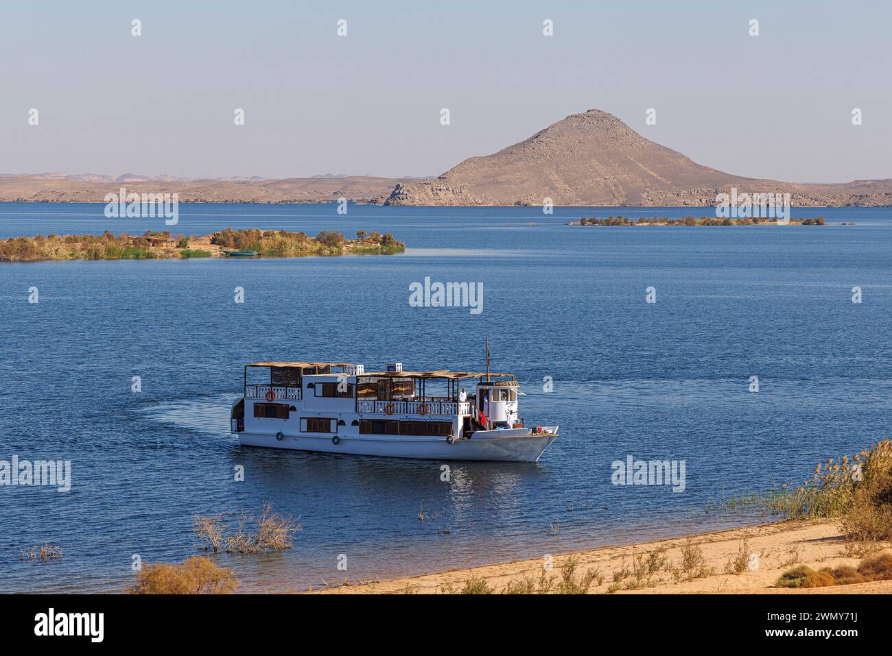 Egitto, Abu Simbel, nave da crociera Saai Safari sul lago Nasser Foto Stock