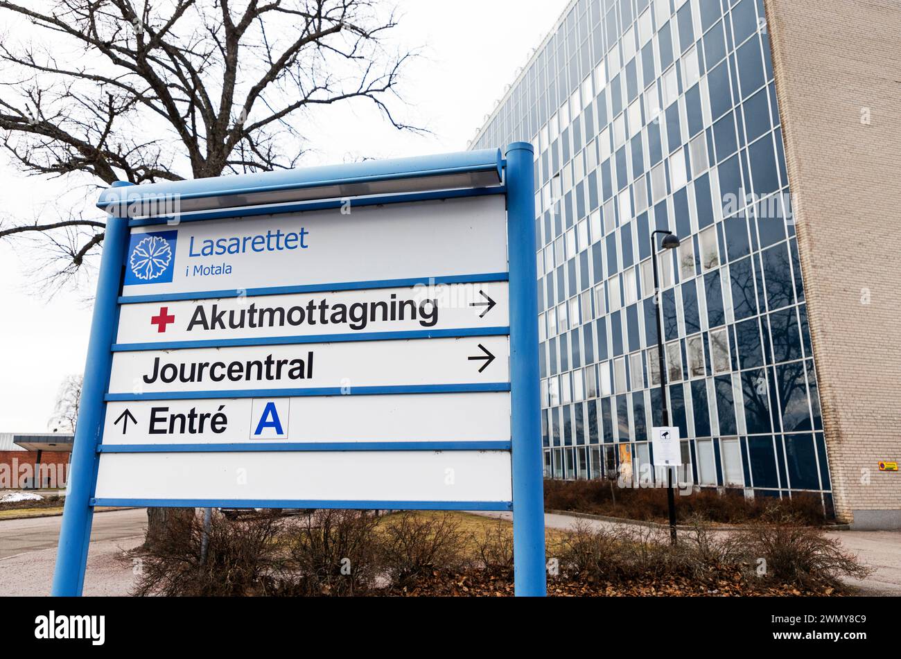 Motala, Svezia. 28 febbraio 2024. Motala lasarett (in inglese: Motala Hospital), a Motala, Svezia, durante il mercoledì. La regione Östergötland si trova di fronte a gravi difficoltà finanziarie e la mattina ha annunciato che 900 dipendenti saranno licenziati dal loro posto di lavoro. Crediti: Jeppe Gustafsson/Alamy Live News Foto Stock