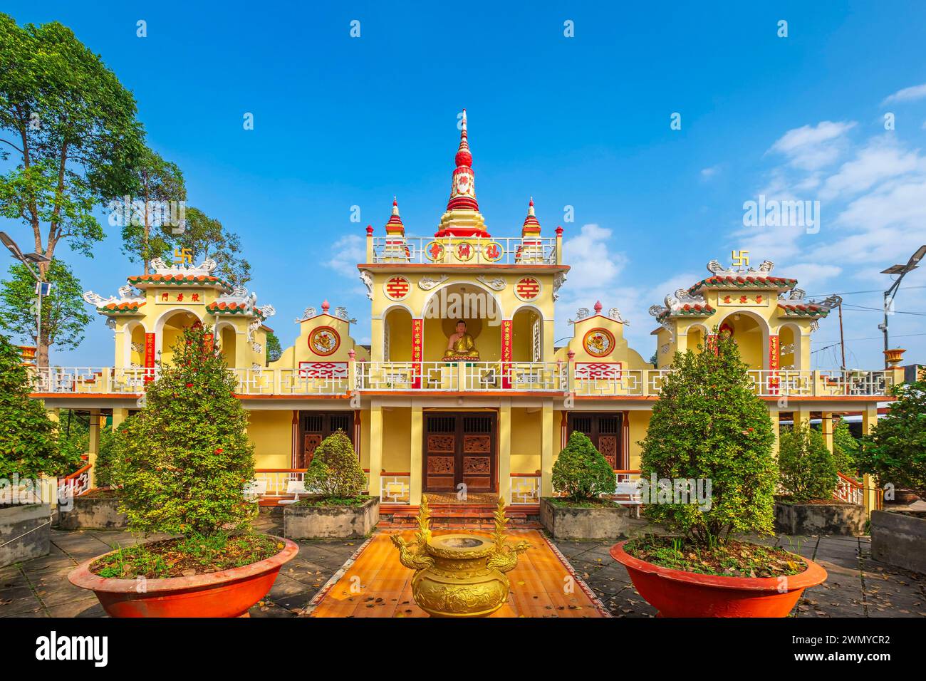 Vietnam, Delta del Mekong, provincia di Vinh Long, isola di An Binh, pagoda buddista di Tien Chau Foto Stock