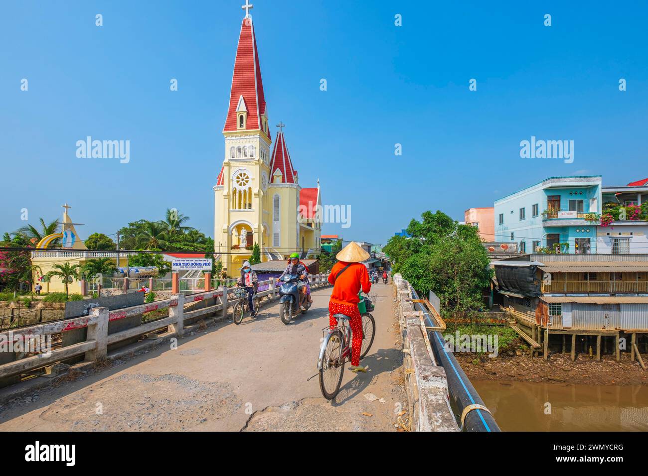 Vietnam, Delta del Mekong, provincia di Vinh Long, isola di An Binh, Chiesa cattolica di Dong Phu Foto Stock