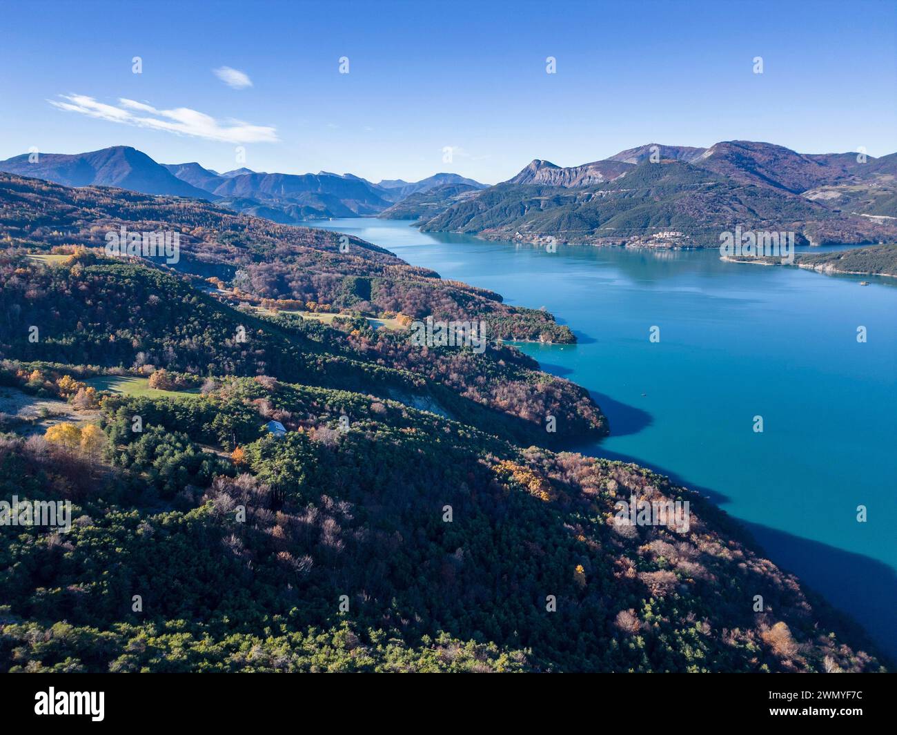 Francia, Alpes-de-Haute-Provence, Pontis, lago Serre-Ponc (vista aerea) Foto Stock