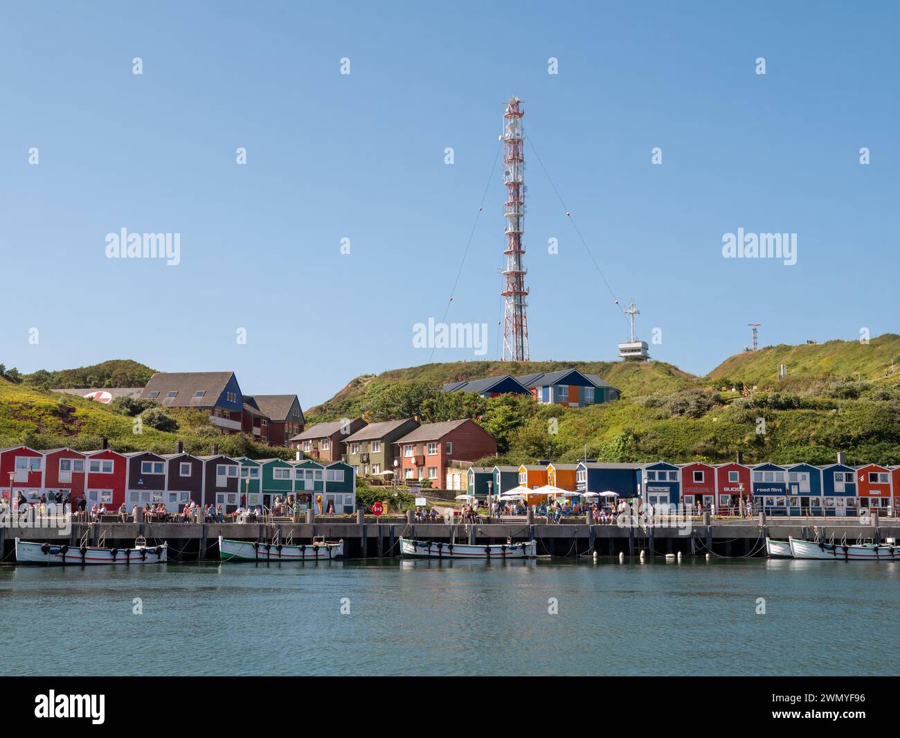 Passeggiata con aragoste di legno al porto di Helgoland, isola nella Baia tedesca, Mare del Nord, Germania Foto Stock