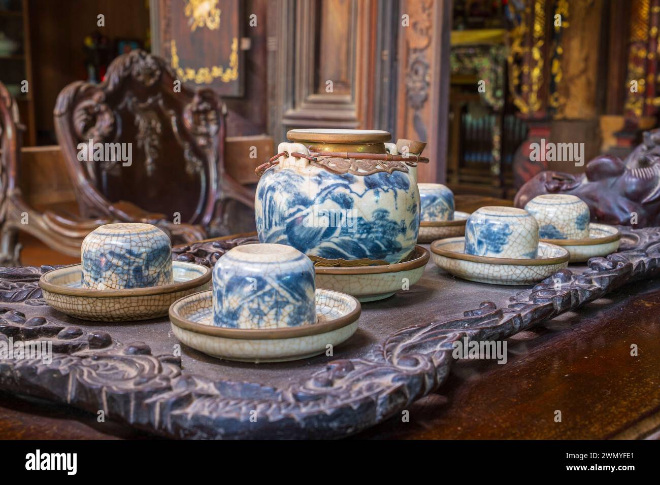 Vietnam, Delta del Mekong, Cai Be, casa del signor Kiet, una casa storica costruita nel 1838, set da tè in porcellana cinese Foto Stock