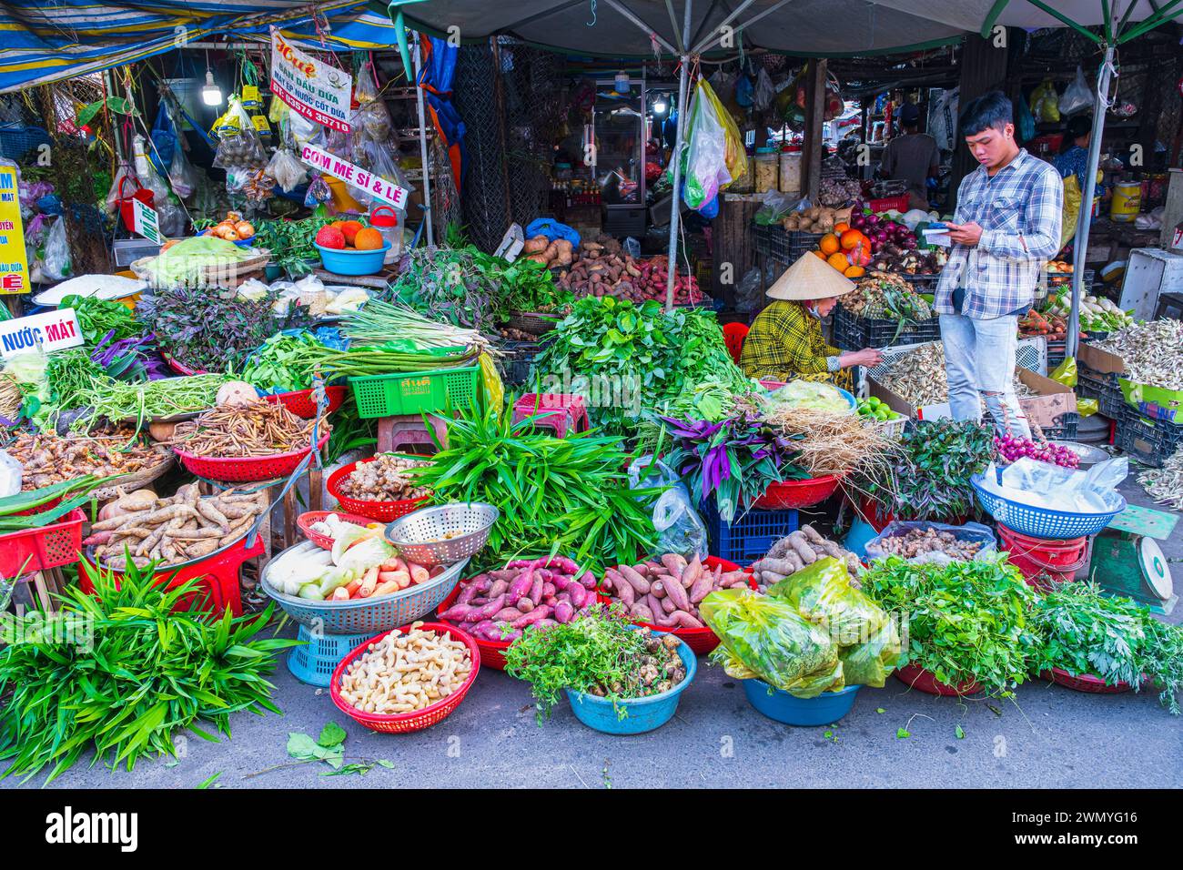 Vietnam, Delta del Mekong, tra Vinh, il mercato Foto Stock