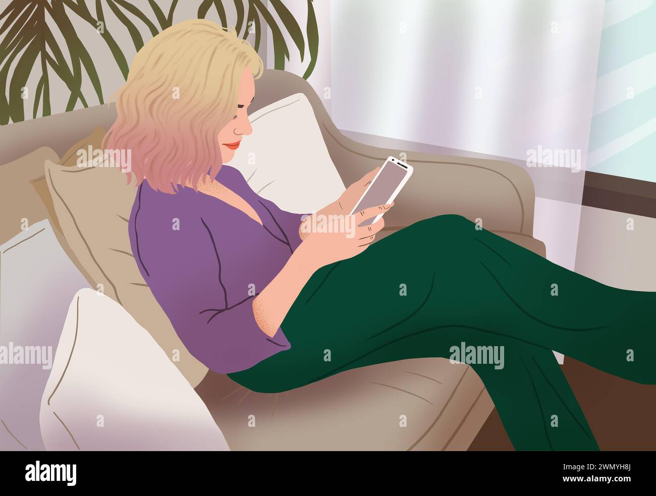 Immagine di una donna seduta comodamente su un divano, infilata nel suo smartphone. Foto Stock