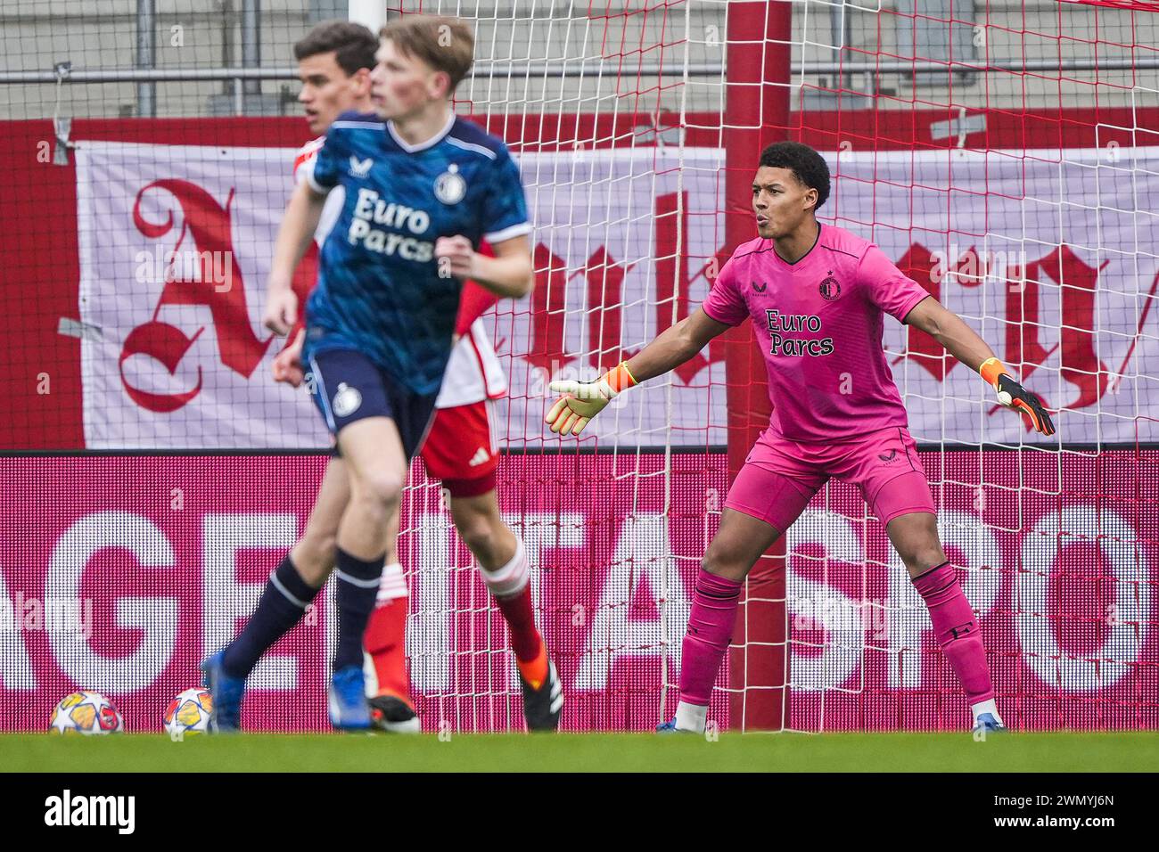 Monaco, Germania. 28 febbraio 2024. Monaco di Baviera - portiere del Feyenoord O19 Ismail Ka durante il turno dei 16 della UEFA Youth League tra Bayern Munchen O19 contro Feyenoord O19 al FC Bayern Campus il 28 febbraio 2024 a Monaco di Baviera, Germania. Credito: Foto Box to Box/Alamy Live News Foto Stock