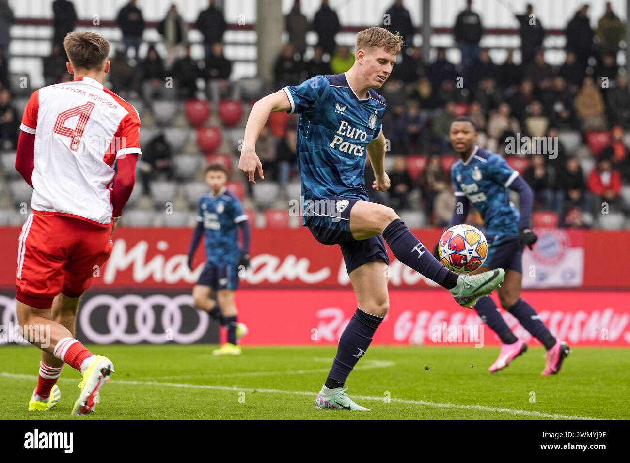 Monaco, Germania. 28 febbraio 2024. Monaco di Baviera - Nesto Groen del Feyenoord O19 durante il turno dei 16 della UEFA Youth League tra Bayern Munchen O19 contro Feyenoord O19 al FC Bayern Campus il 28 febbraio 2024 a Monaco di Baviera, Germania. Credito: Foto Box to Box/Alamy Live News Foto Stock