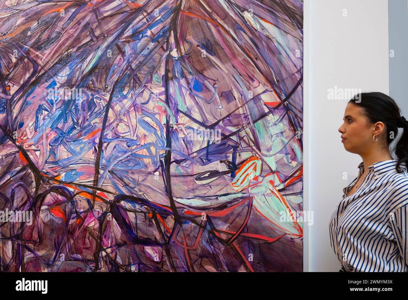 Sotheby's, Londra, Regno Unito. 28 febbraio 2024. La prima asta d'arte moderna e contemporanea di Sotheby del 2024 si svolge il 6 marzo. Le attrazioni principali includono: Jadé Fadojutimi. A Sheltered Overthought, 2019, stima: £300.000-400.000. Crediti: Malcolm Park/Alamy Live News Foto Stock