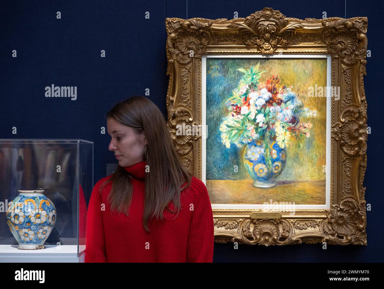 Sotheby's, Londra, Regno Unito. 28 febbraio 2024. La prima asta d'arte moderna e contemporanea di Sotheby del 2024 si svolge il 6 marzo. Le attrazioni principali includono: Pierre-Auguste Renoir. Fleurs dans un vaso, c.1878. Questa opera è venduta con il vaso originale come illustrato nella composizione. Il vaso rimase nella collezione di Renoir per tutta la sua vita e poi passò per discesa al suo pronipote, Emmanuel Renoir, prima di essere riunito con il dipinto attuale, stima: £ 2.000.000-3.000.000. Crediti: Malcolm Park/Alamy Live News Foto Stock