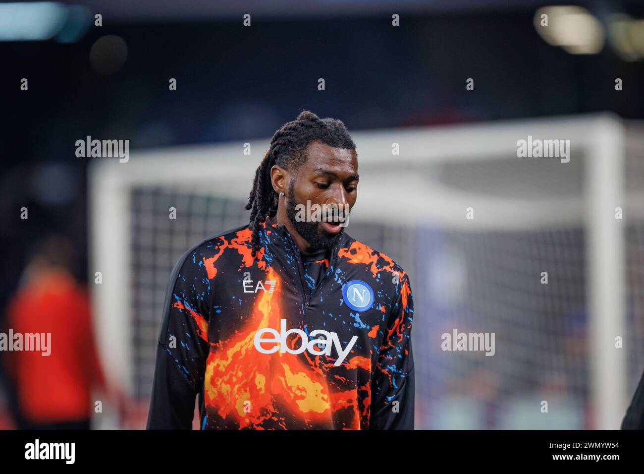 Andre-Frank Zambo Anguissa durante la partita di UEFA Champions League 23/24 tra SSC Napoli e FC Barcelona allo Stadio Diego Armando Maradona, Napoli, Ital Foto Stock