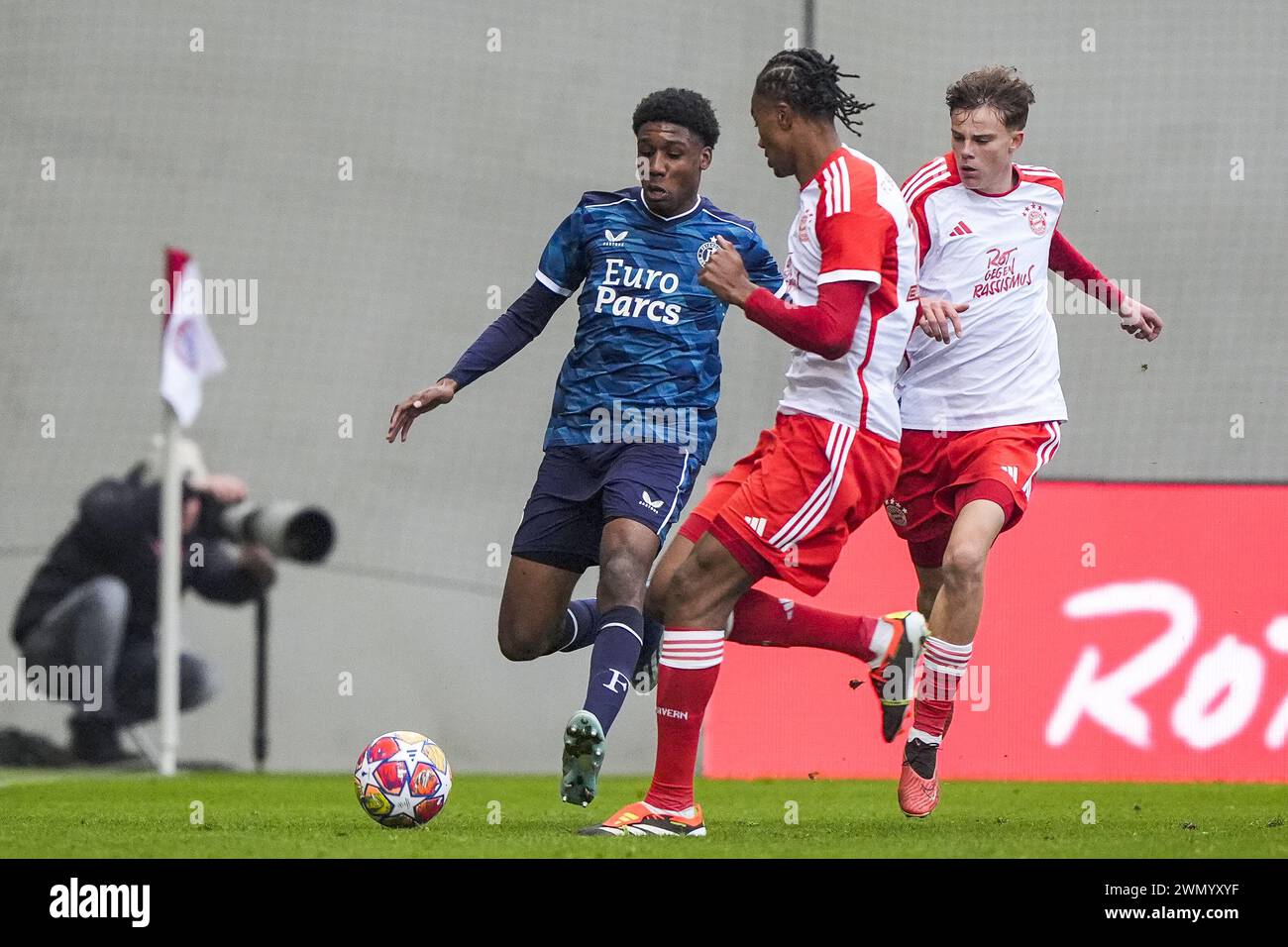 Monaco, Germania. 28 febbraio 2024. Monaco di Baviera - Djomar Giersthove del Feyenoord O19 durante il turno dei 16 della UEFA Youth League tra Bayern Munchen O19 contro Feyenoord O19 presso FC Bayern Campus il 28 febbraio 2024 a Monaco di Baviera, Germania. Credito: Foto Box to Box/Alamy Live News Foto Stock