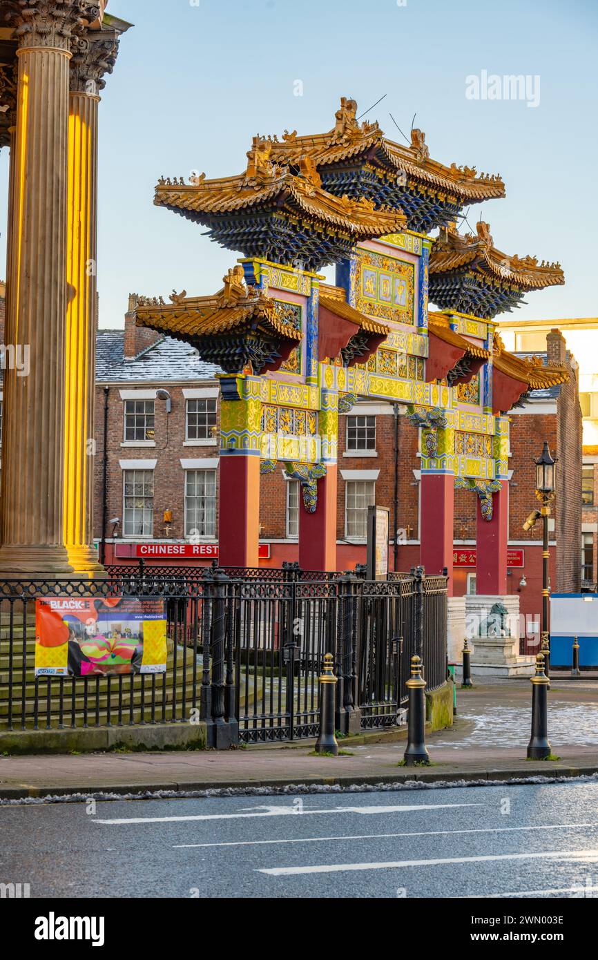 I cancelli della zona di Liverpool, città cinese Foto Stock