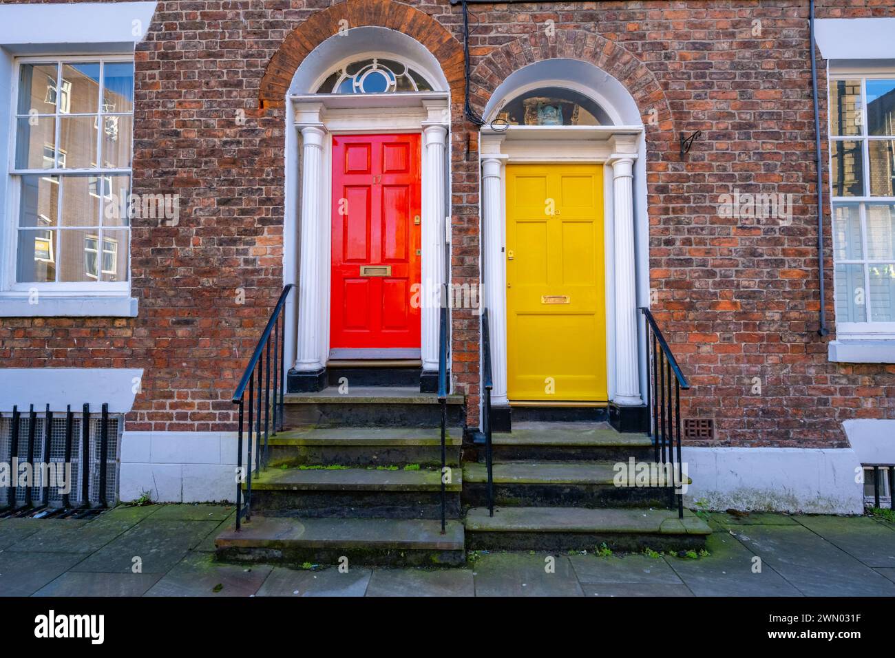Porte colorate su Hope st: Liverpool Foto Stock