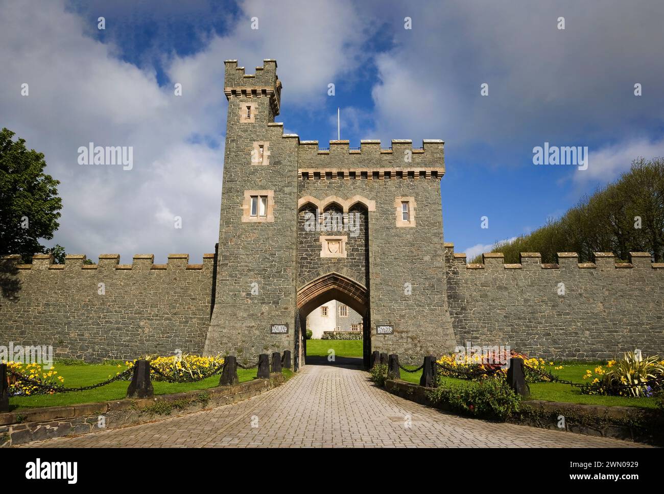 La porta di casa recentemente aggiunta del castello di Killyleagh del XII secolo nella contea di Down, Irlanda del Nord, Foto Stock