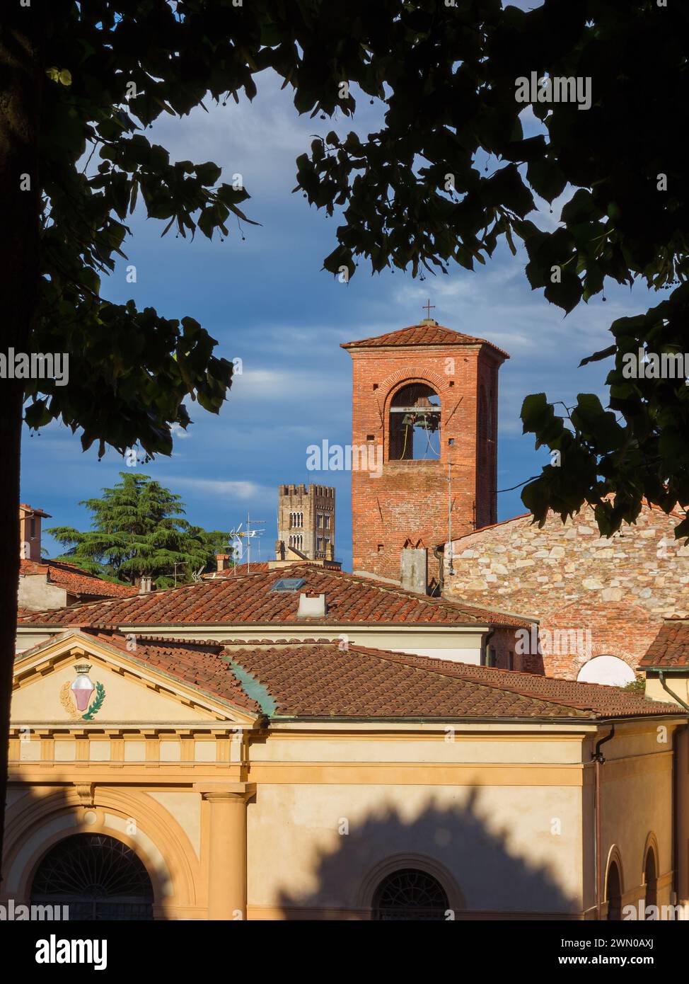 Vista sul centro storico di Lucca Foto Stock