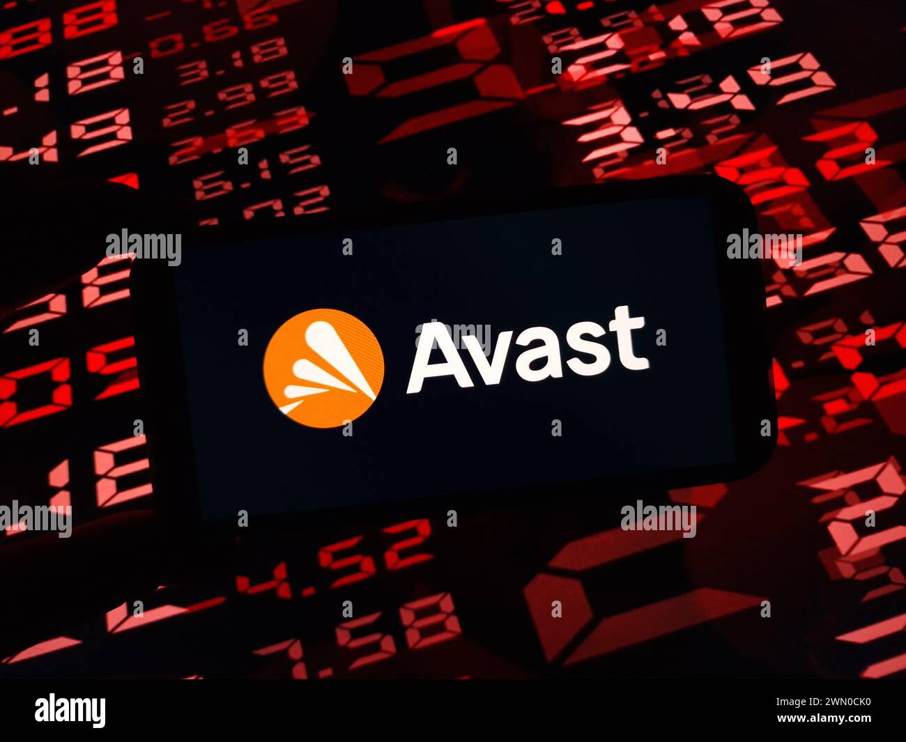 Konskie, Polonia - 24 febbraio 2024: Logo aziendale Avast software visualizzato sul telefono cellulare Foto Stock