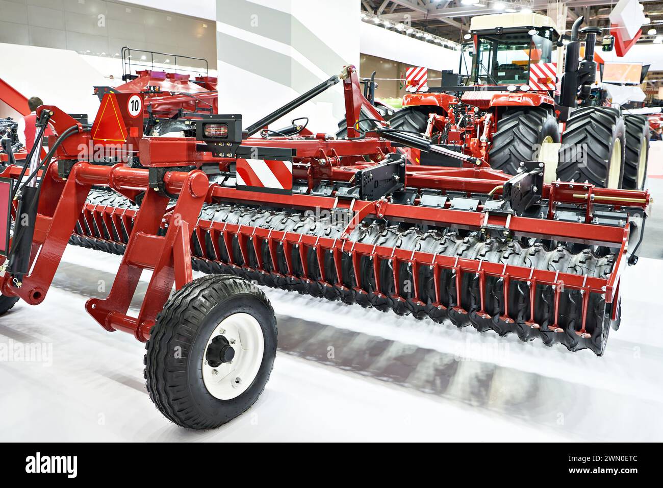 Frantumatore per trattori gommati di macchine agricole alla fiera Foto Stock