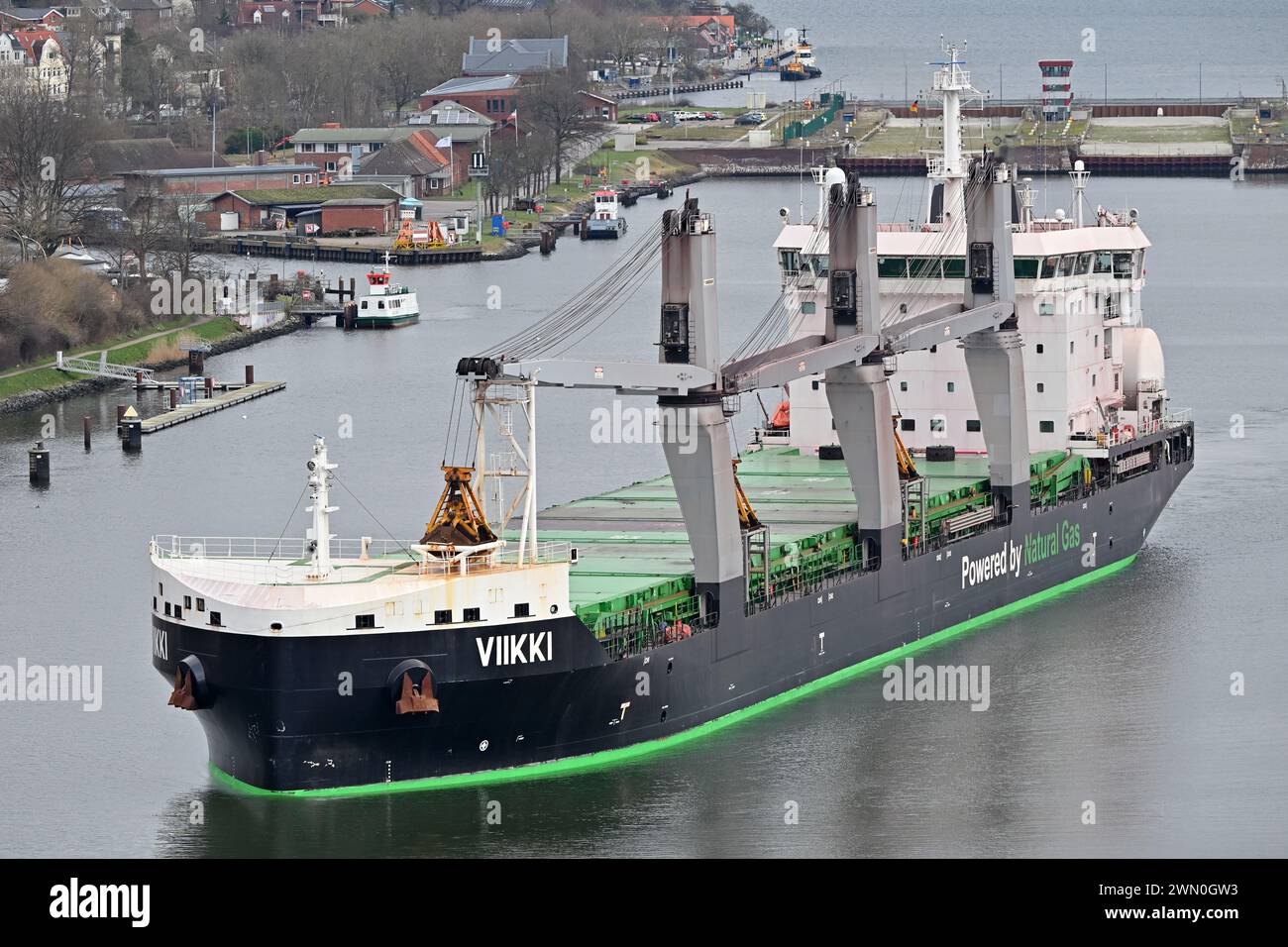 Portabagagli a GNL VIIKKI sul canale di Kiel Foto Stock