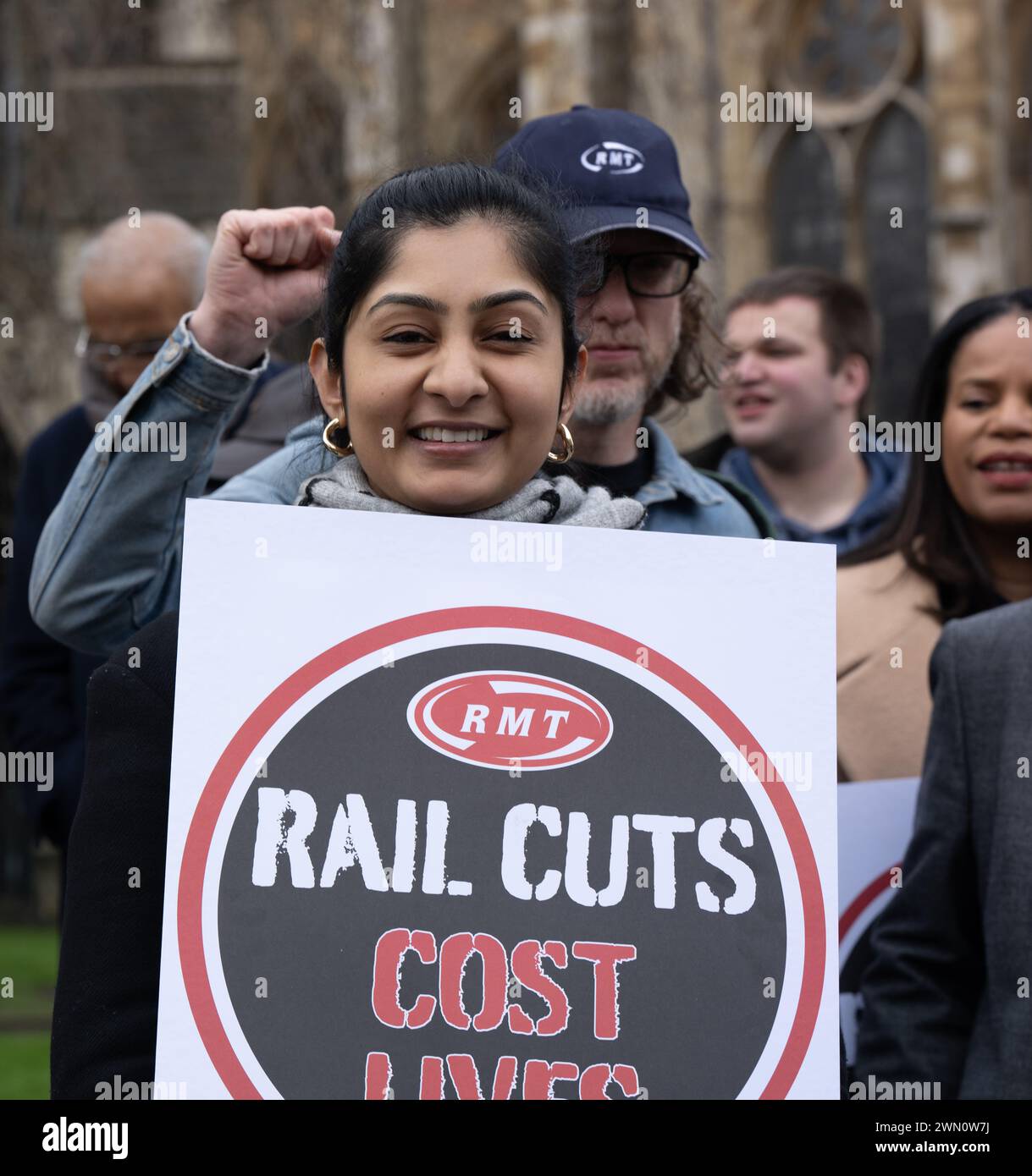 Londra, Regno Unito. 28 febbraio 2024. Raduno del National Union of Rail, Maritime and Transport Workers (RMT) a Old Palace Yard, sulla disputa dei lavoratori ferroviari in corso Zarah Sultana credito: Ian Davidson/Alamy Live News Foto Stock