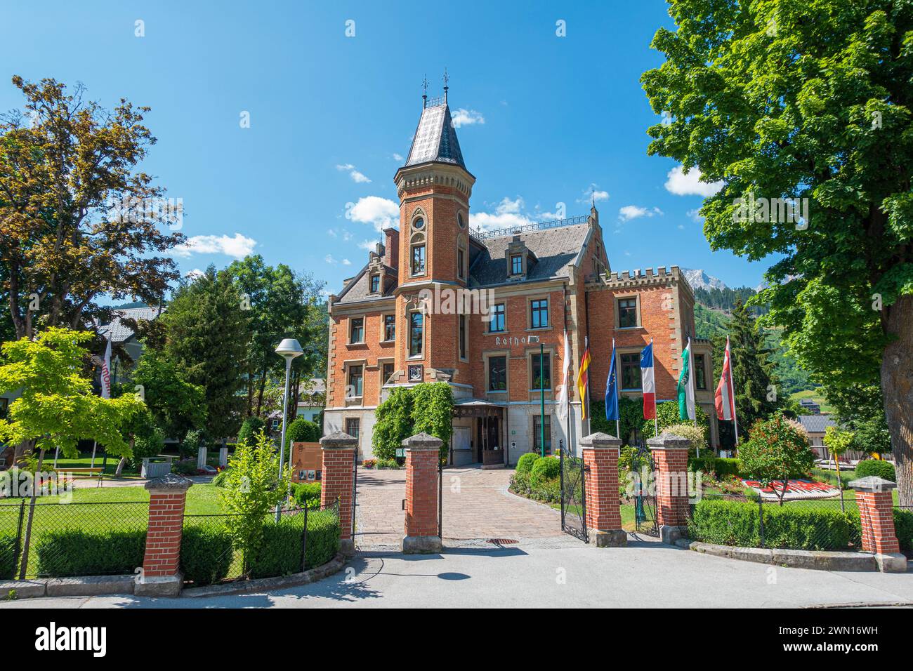 Il Schladming city hall e città ufficio comunale è stato costruito nel 1884 dal principe agosto di Saxony-Coburg e Gotha come residenza di caccia. Schladming, a SMA Foto Stock