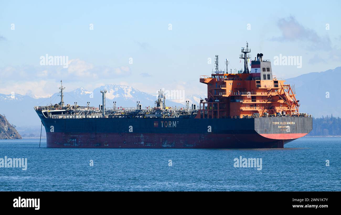 Anacortes, Washington, USA - 23 febbraio 2024; petroliera Torm Alexandra all'ancora nello stato di Washington Foto Stock