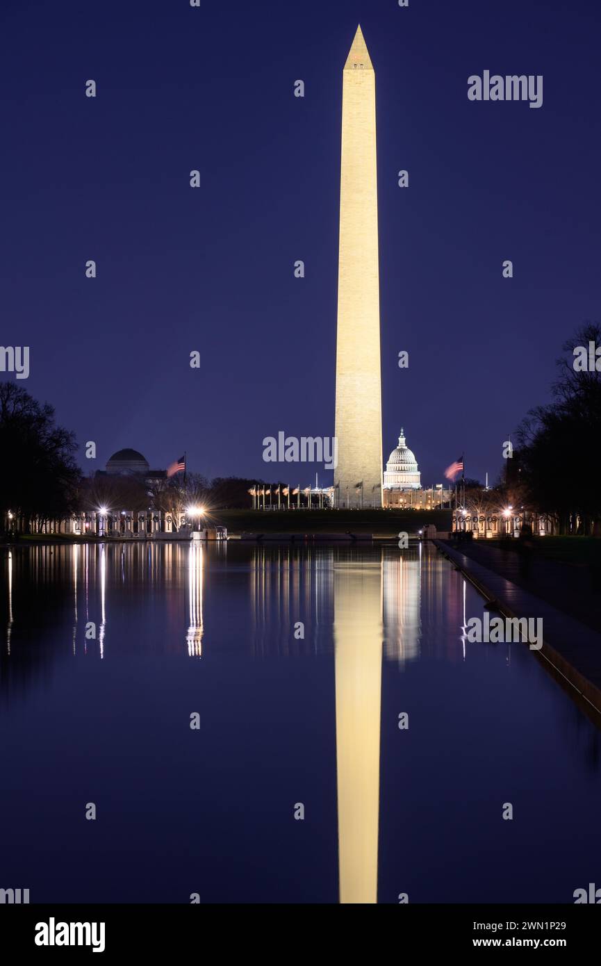 Riflessi del monumento a Washington e del Campidoglio di Washington DC Foto Stock