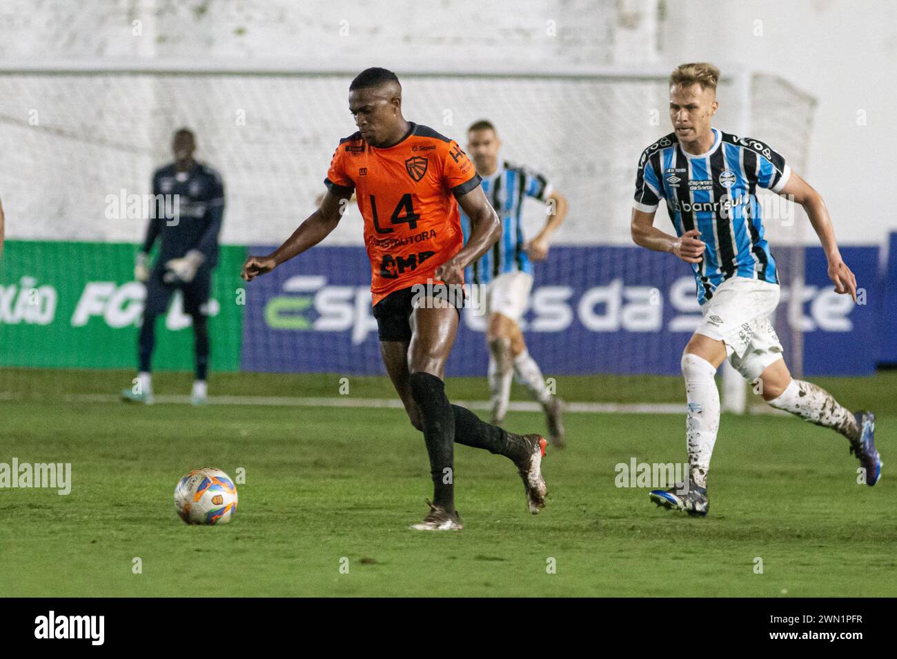 São Luiz x Gremio (28/02/2024) - Recopa Gaúcha 2024 - Lance da partida entre São Luiz e Gremio válida pela Recopa Gaúcha 2024, disputada no estádi Foto Stock