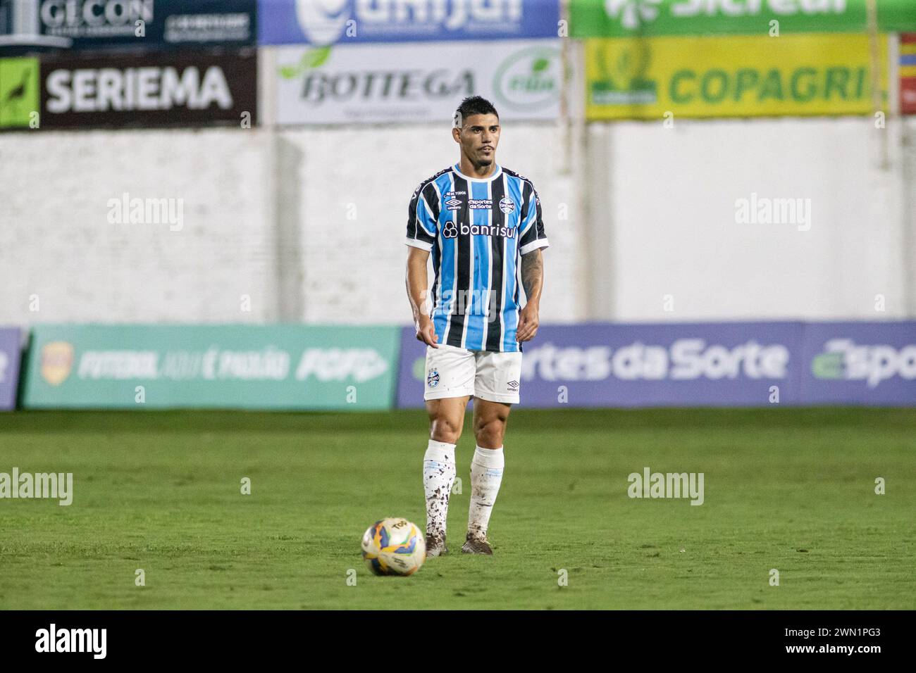 São Luiz x Gremio (28/02/2024) - Recopa Gaúcha 2024 - Lance da partida entre São Luiz e Gremio válida pela Recopa Gaúcha 2024, disputada no estádi Foto Stock