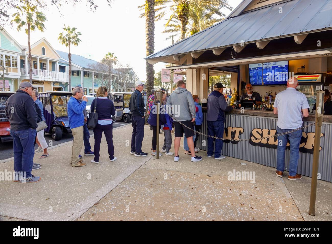 USA Florida Florida Florida la comunità di pensionati villaggi anziani pensionati Lake Sumter Landing Bait Shack bar per bevande alcoliche Foto Stock