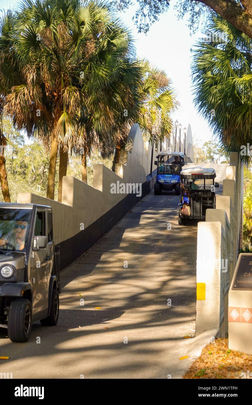 USA Florida Florida Florida i villaggi il ponte Everett Kelly Causeway per i golf cart che percorre solo la US Route 441/27 Foto Stock