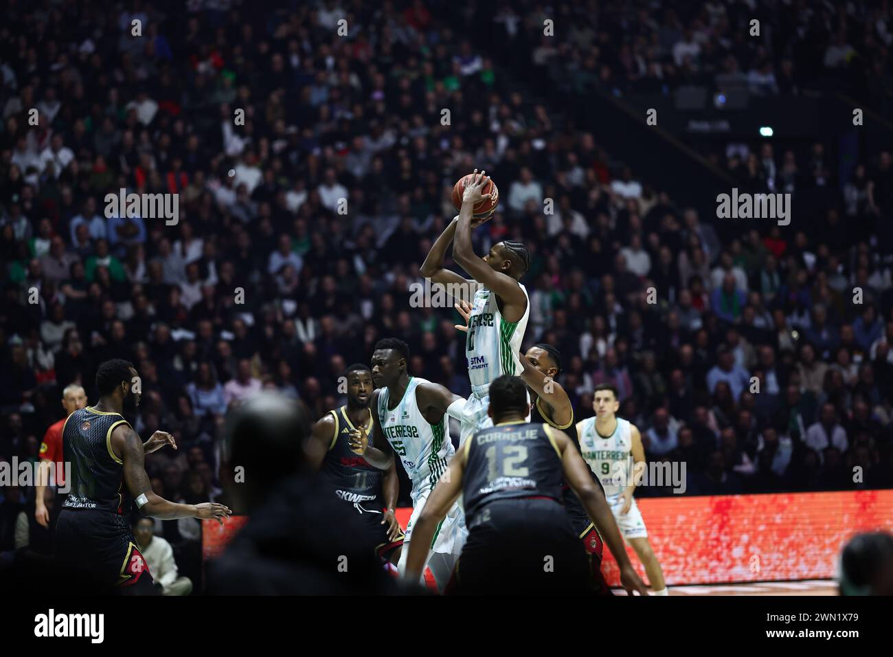 Lucas FISCHER 0 (Nanterre) durante la partita di basket Betclic Elite del campionato francese tra Nanterre 92 e Monaco Basket il 28 febbraio 2024 alla Paris la Defense Arena di Nanterre, in Francia Foto Stock