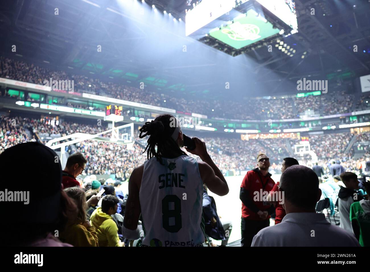 Benjamin SENE 8 (Nanterre) durante la partita di basket del campionato francese Betclic Elite tra Nanterre 92 e Monaco Basket il 28 febbraio 2024 alla Paris la Defense Arena di Nanterre, in Francia Foto Stock